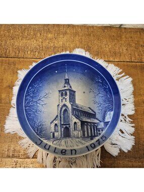 Vintage 1975 Bareuther / Julen Christmas Church Collector Plate Germany